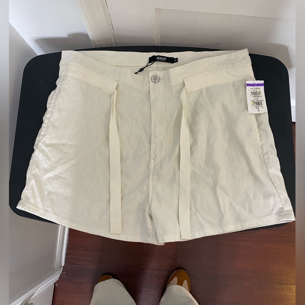 HUDSON NWT Paperbag Shorts Size 30 White/Cream